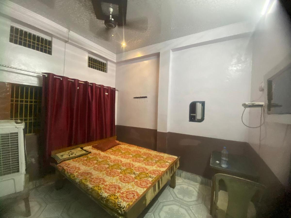 Yatri Niwas * Varanasi