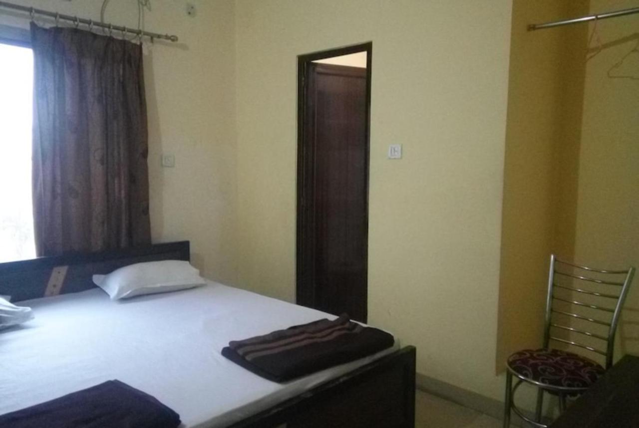 Hotel Goroomgo Kashi Near Railway Station 3*