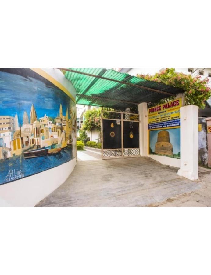 Palace, Homestay
