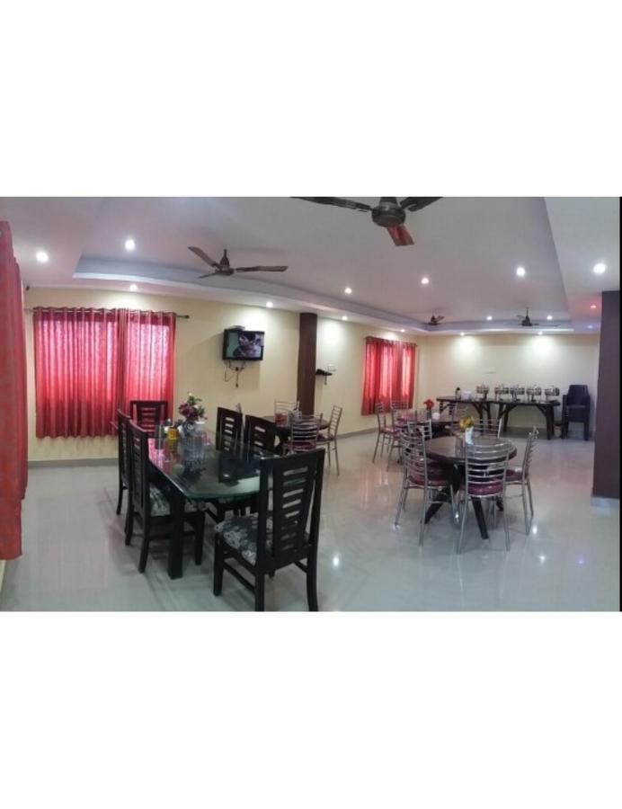 Palace, Homestay *