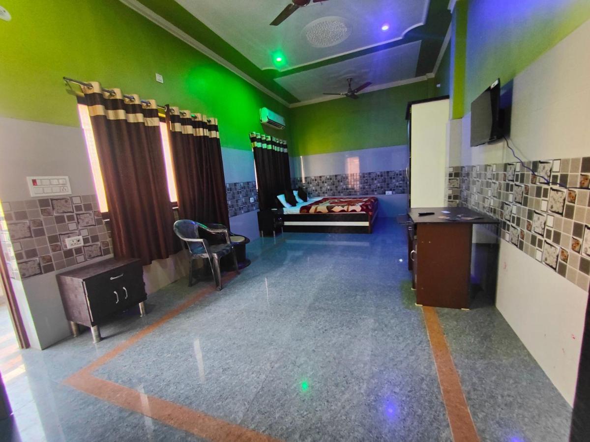 Hotel Oyo Abhivadya Gange Varanasi