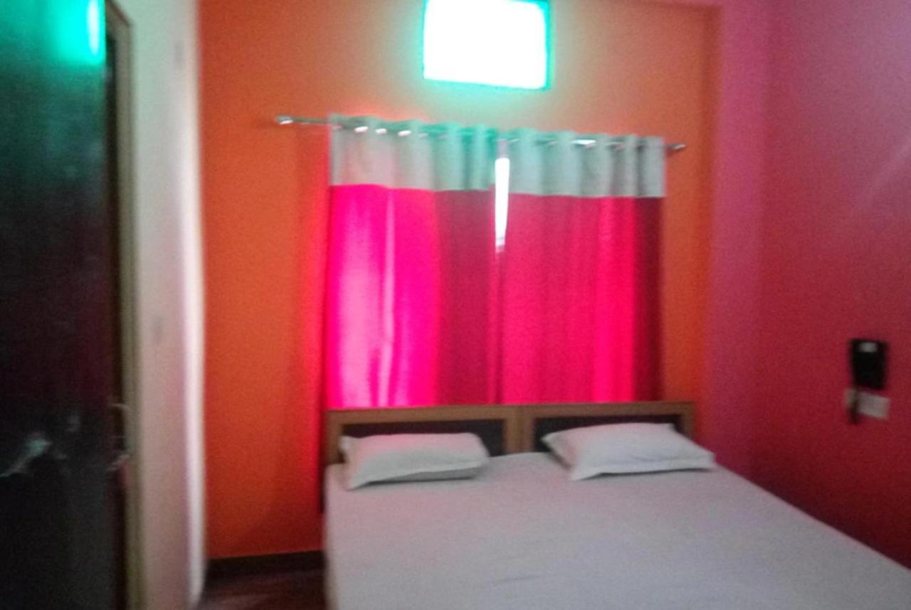 Hotel Goroomgo Kashi Near Railway Station 3*