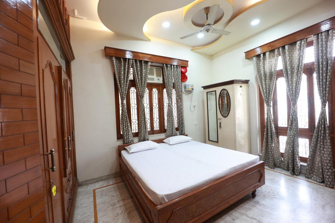 Kapoor Sahab : It's A Away From Home. Varanasi