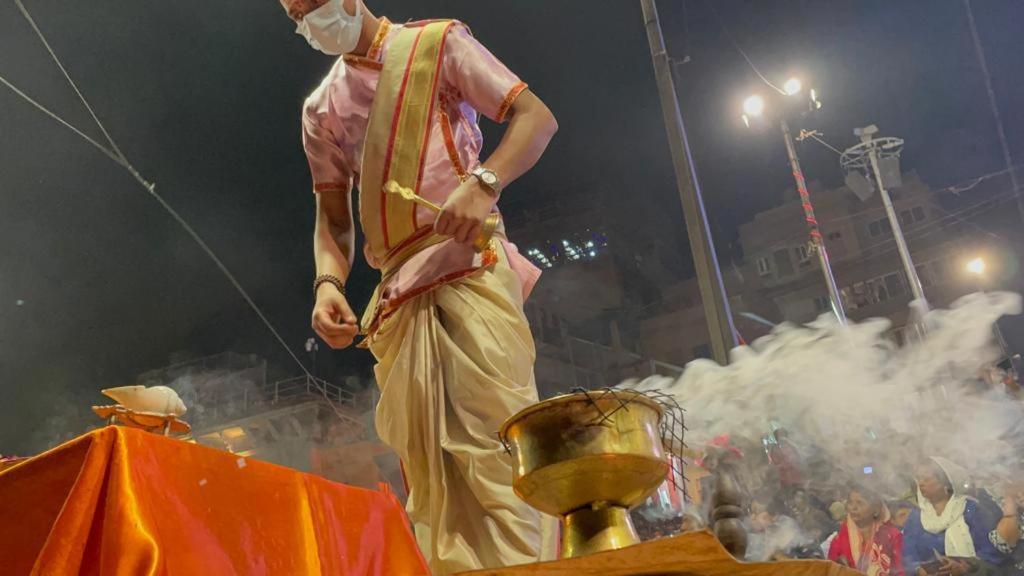 Botel Ora Boats-2 Hour Boat Tour With Ganga Aarti View