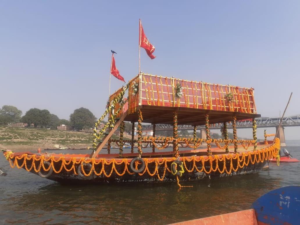 Ora Boats-2 Hour Boat Tour With Ganga Aarti View *