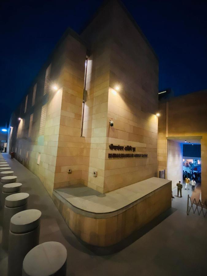 Hotel Southern Grand Kashi - Inside Kashi Vishwanath Temple Corridor *