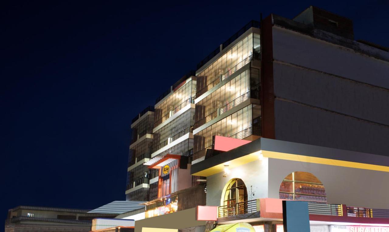 Itsy Kashi Grand, Bhu Hotel