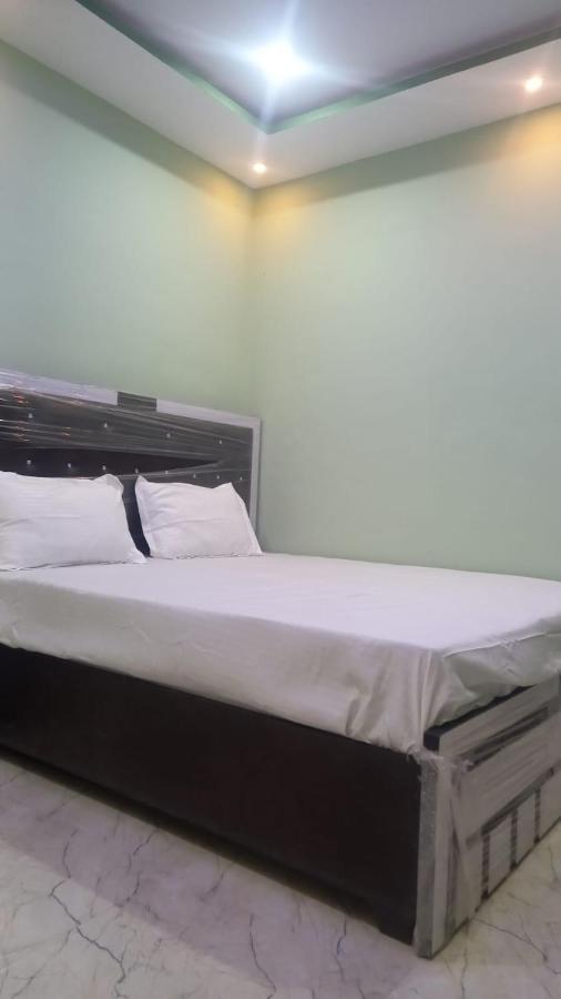 Swagat Paying Near Ganga River Guest house *