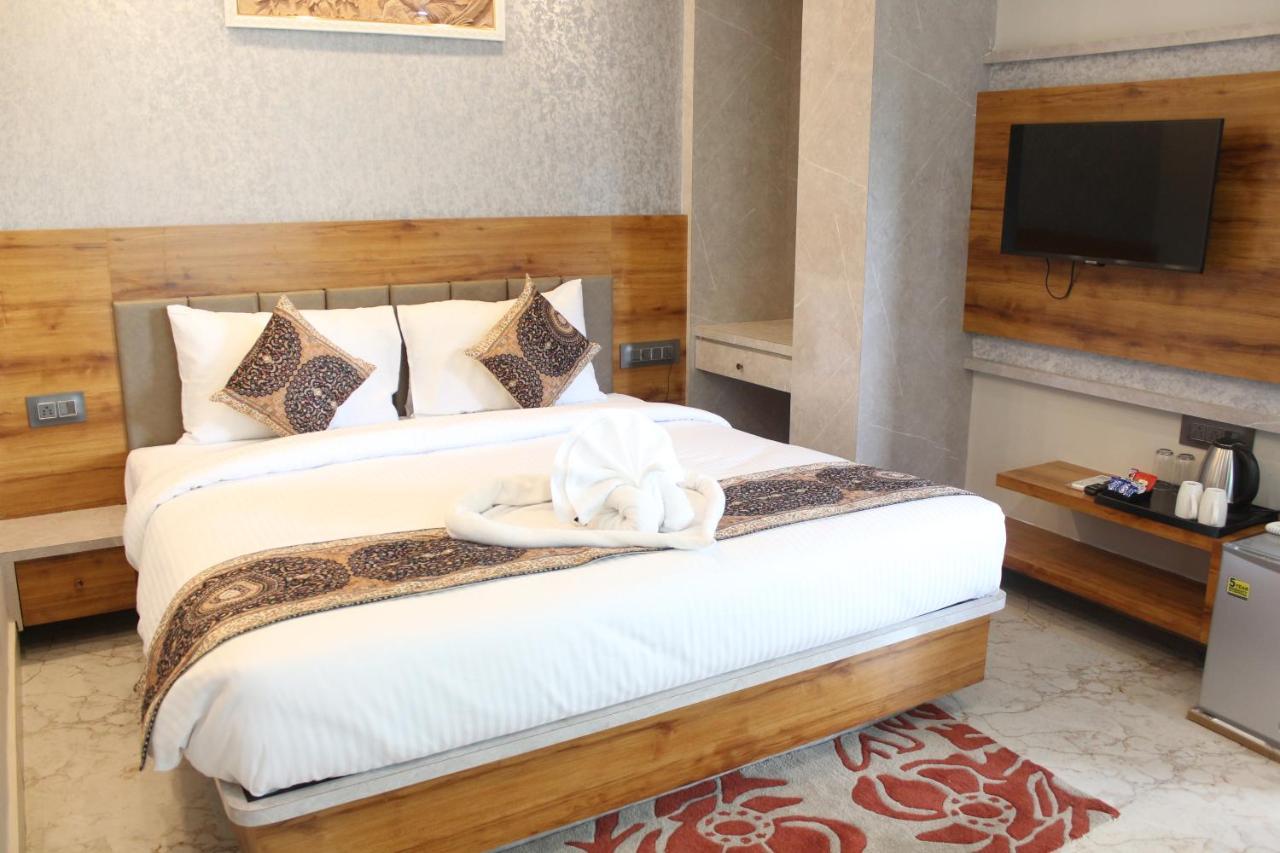 Banaras Palace 3*