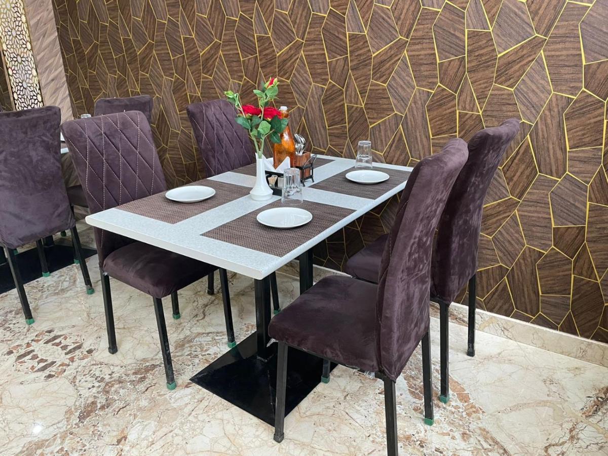 Hotel Banaras Palace 3*