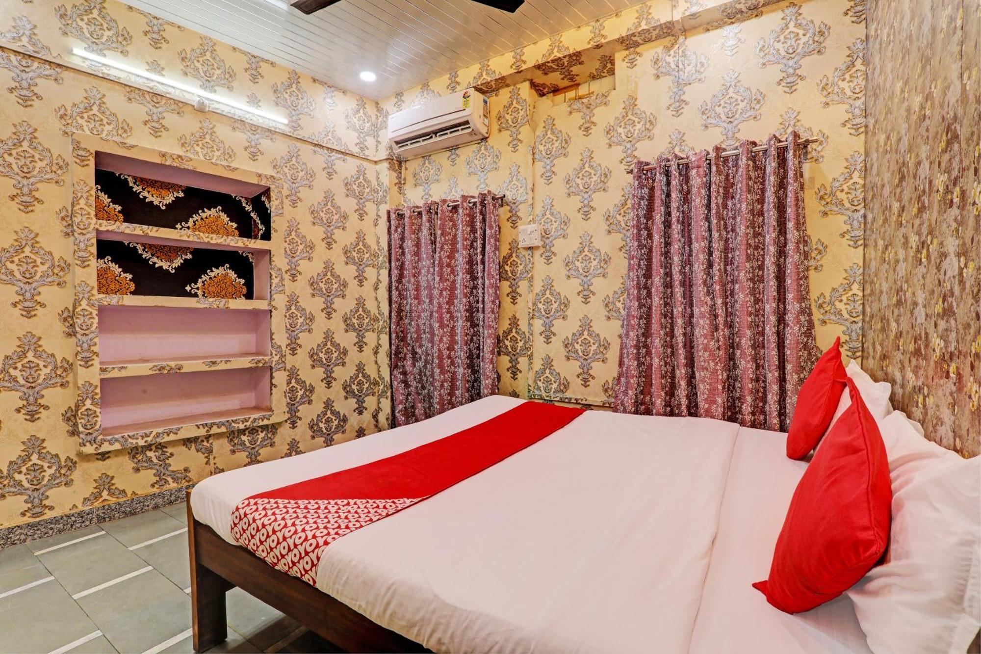 Oyo Flagship Manjushree P. 4*