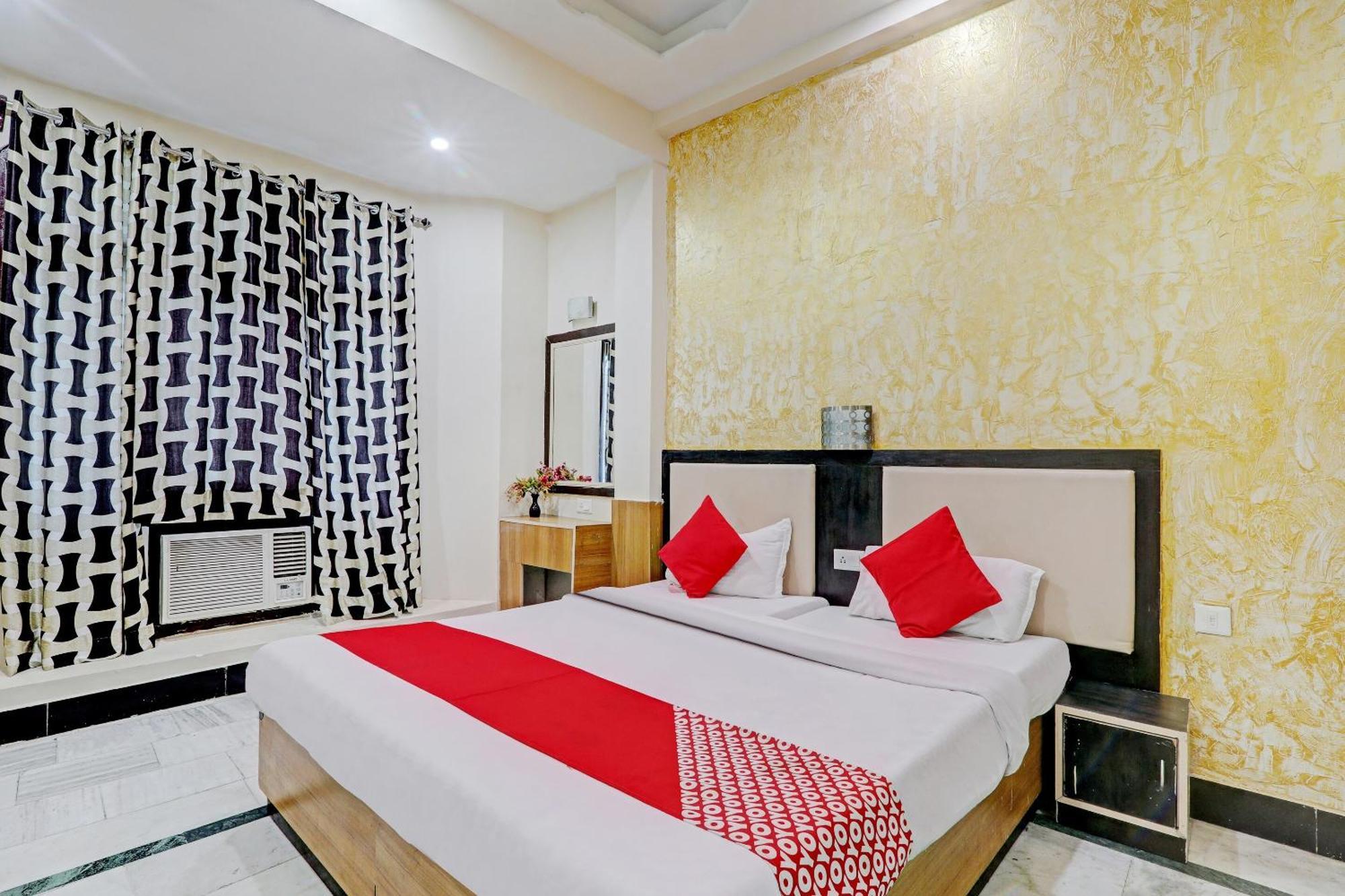 Oyo Flagship 73630 Riz Hotel 3*