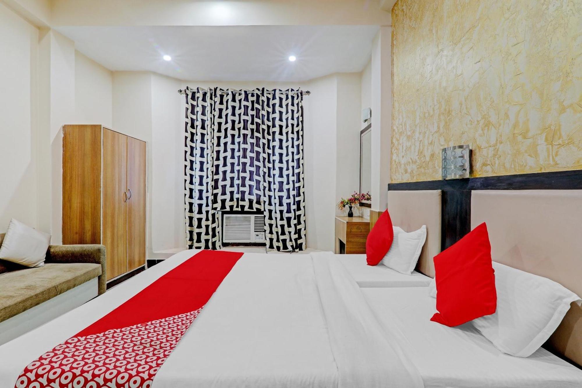 Oyo Flagship 73630 Riz Hotel Varanasi