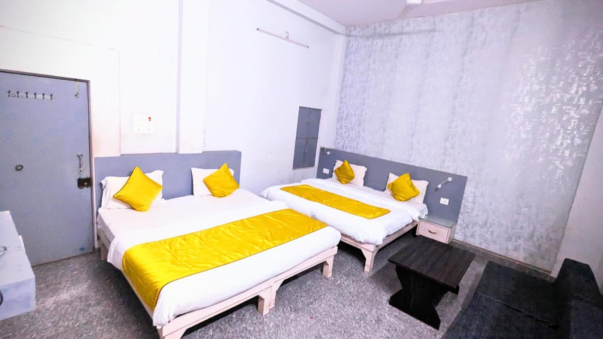 Homestay Jee, *