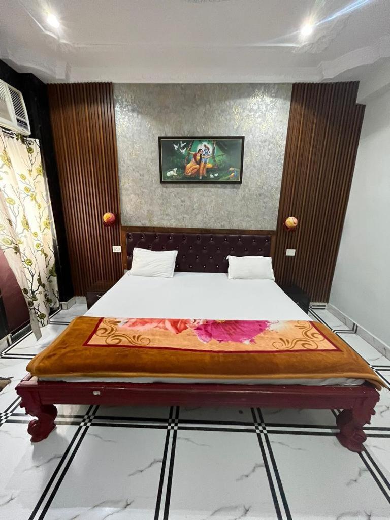 Girdhari Varanasi
