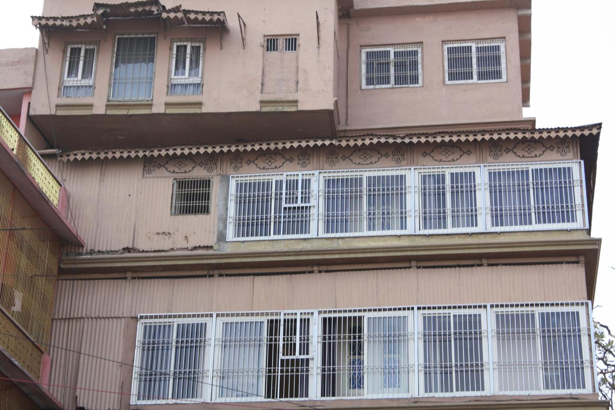 Raghunath Palace Homestay *