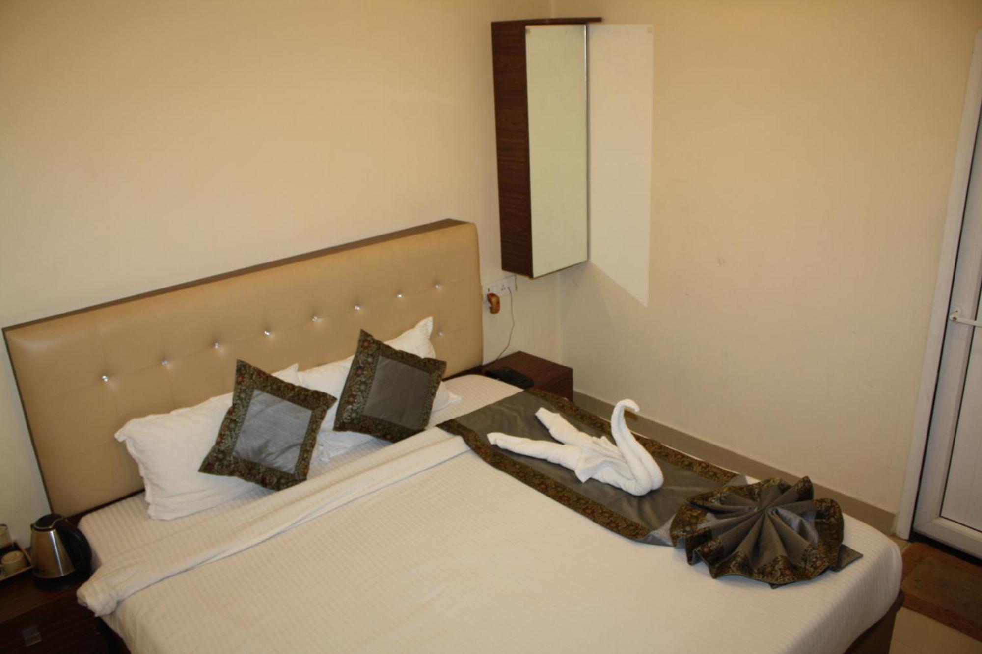 Raghunath Palace Homestay *