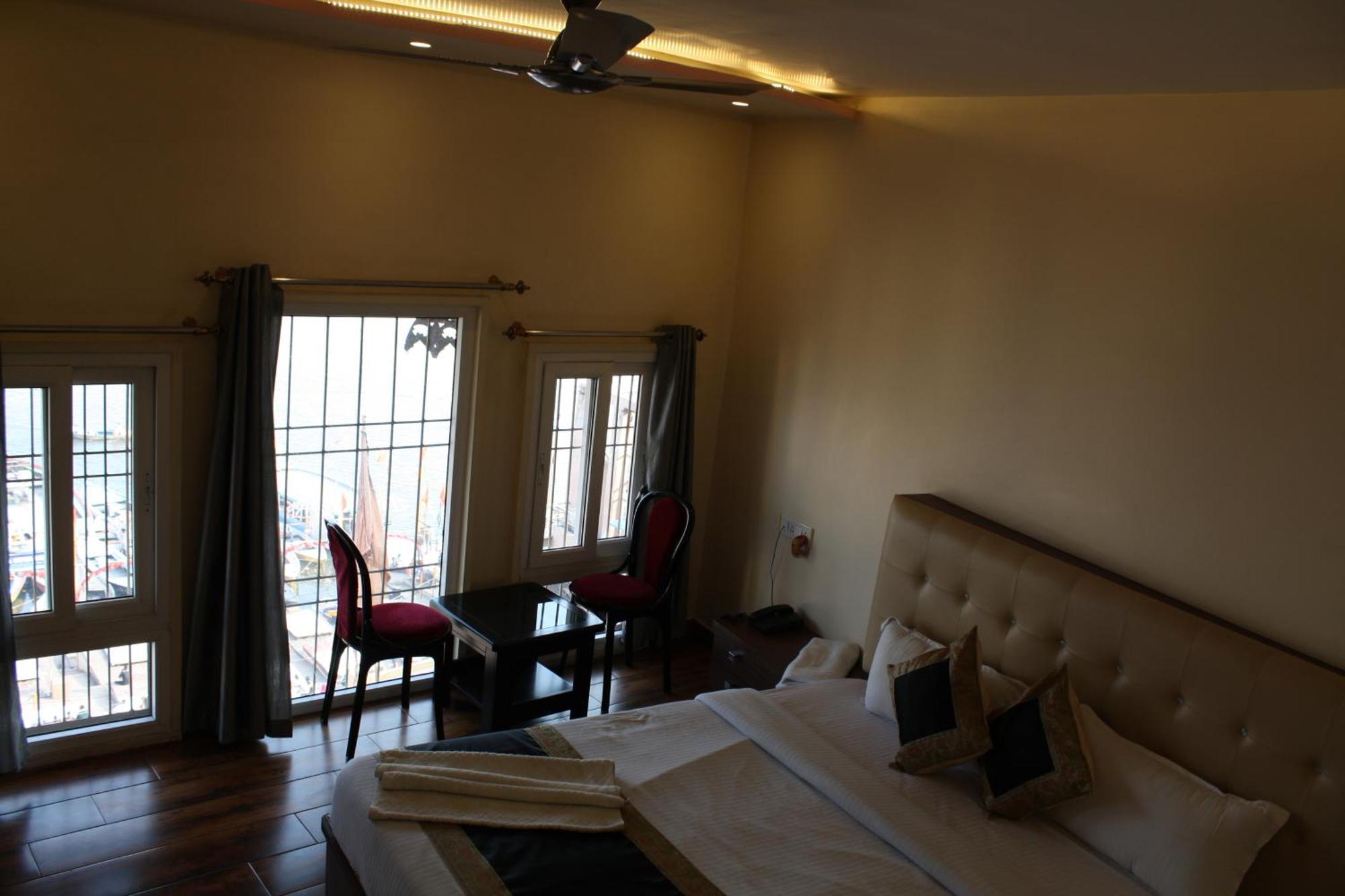 Raghunath Palace *