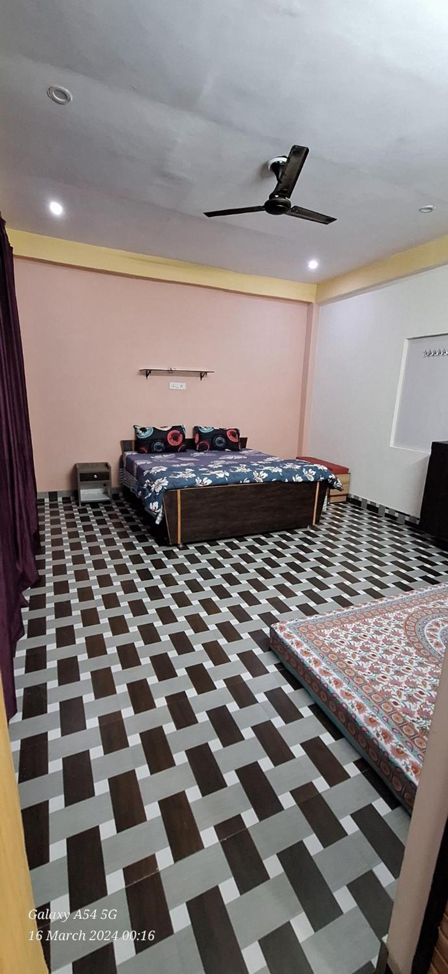 Veera Guest house *