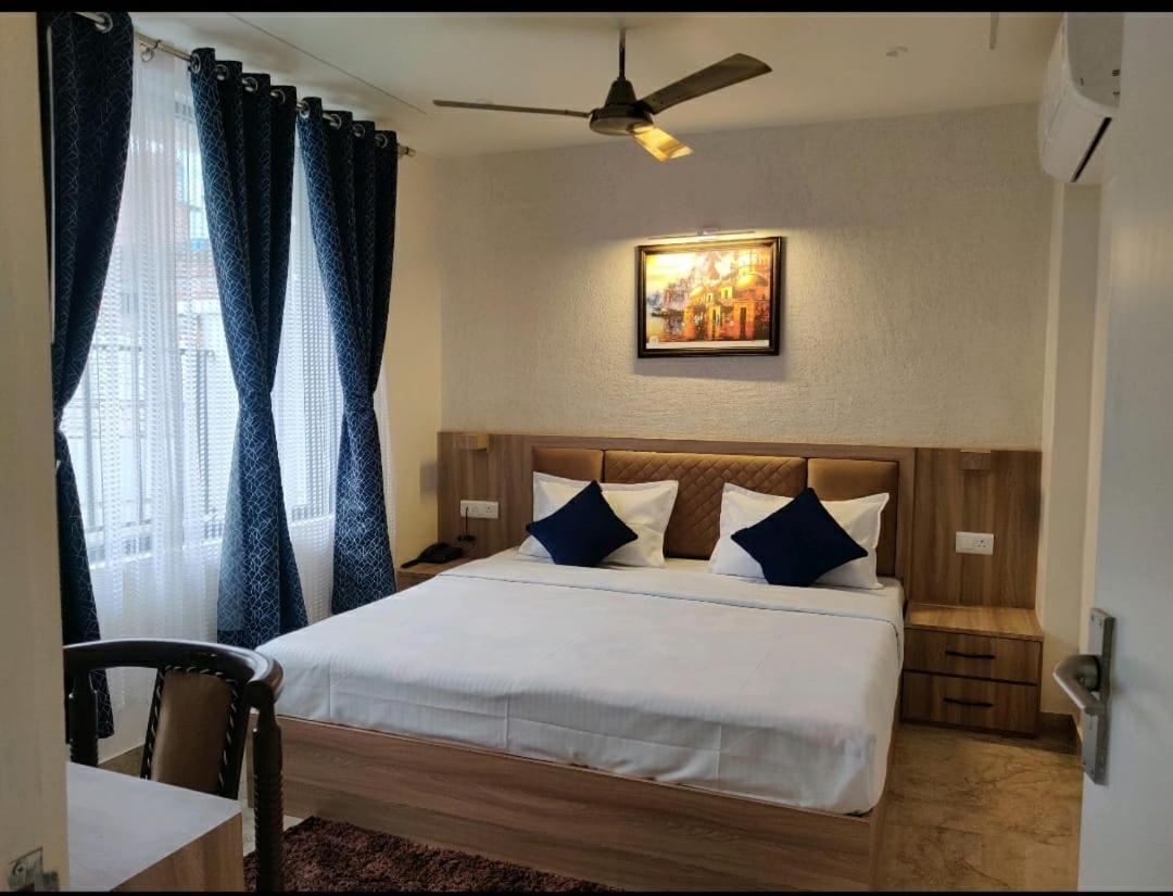 Tirtha Guest house *