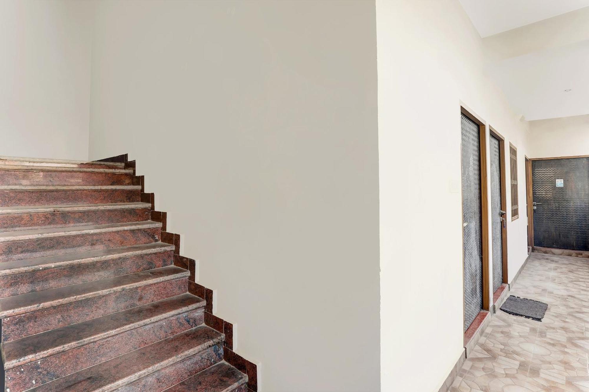 Oyo Prakash Landmark 3*