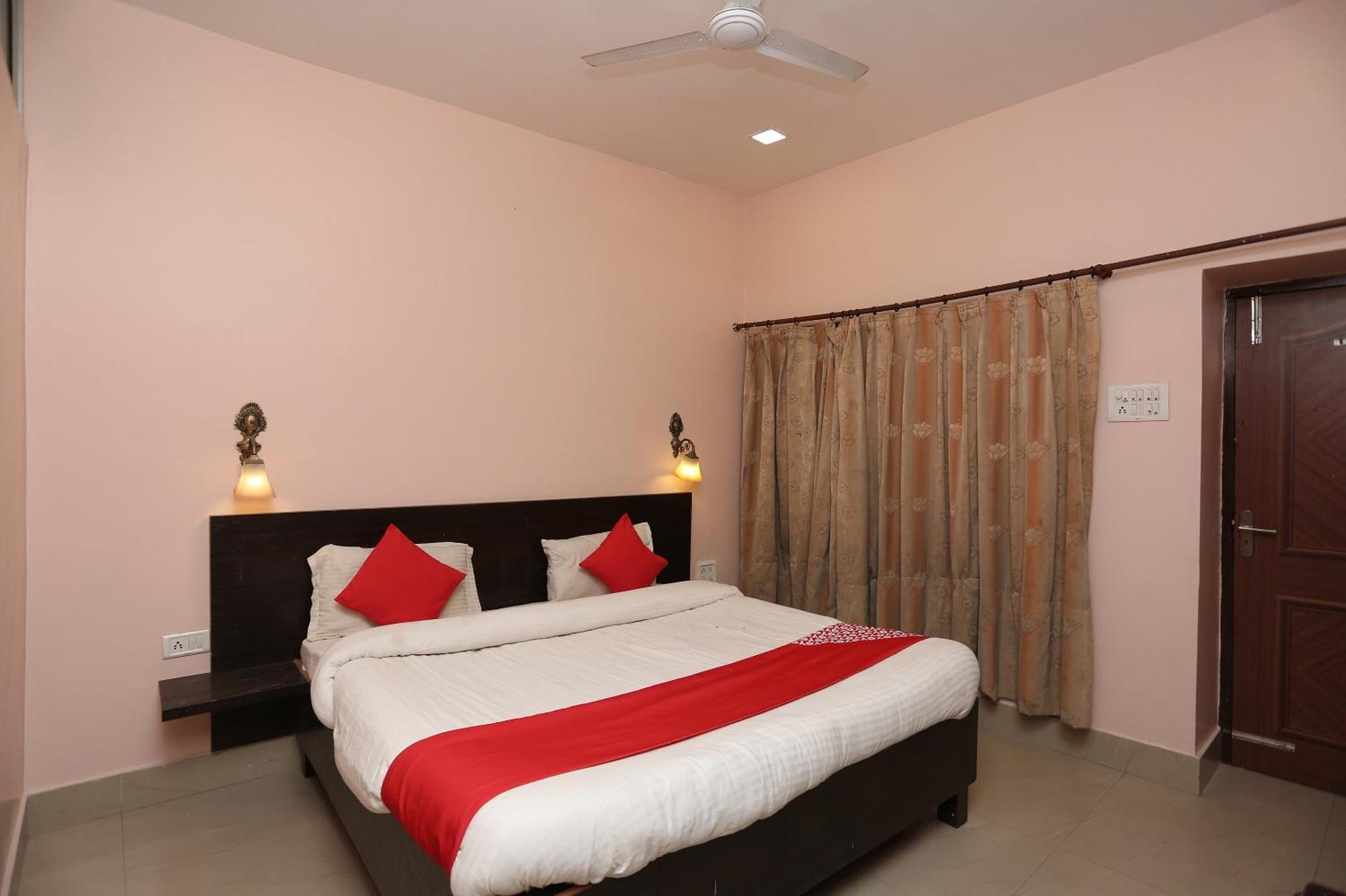 Oyo Shri Krishna Hotel Varanasi