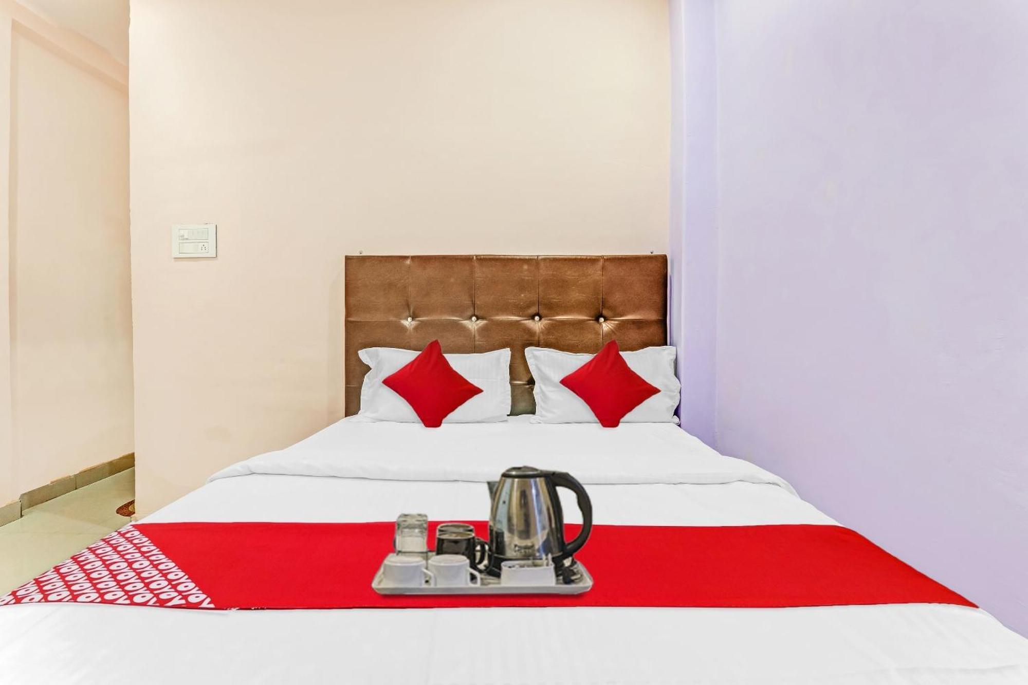 Super Oyo Flagship Sadguru & Family Restaurant 3*