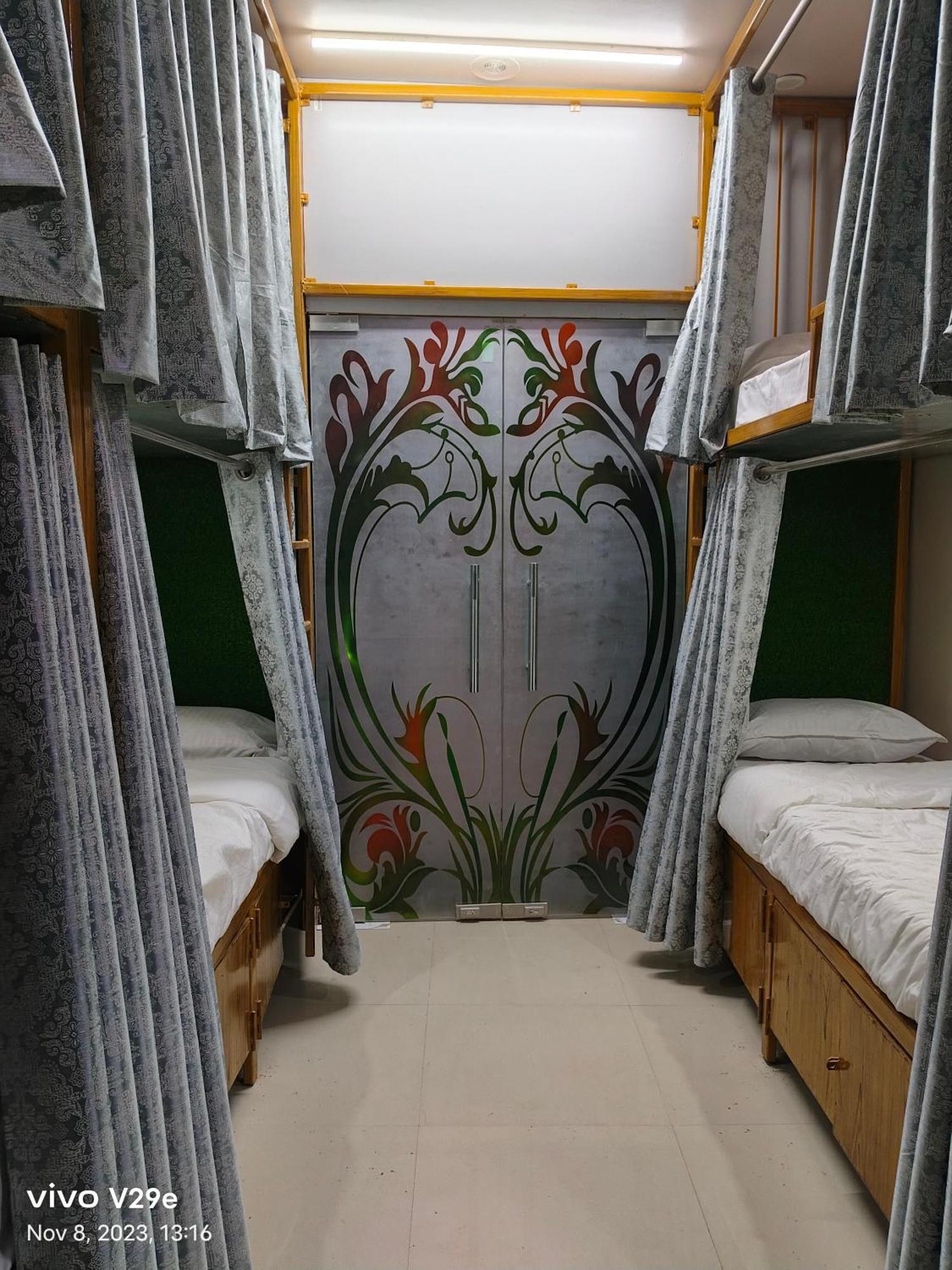 Hostel Shree Madhvam Ac Varanasi