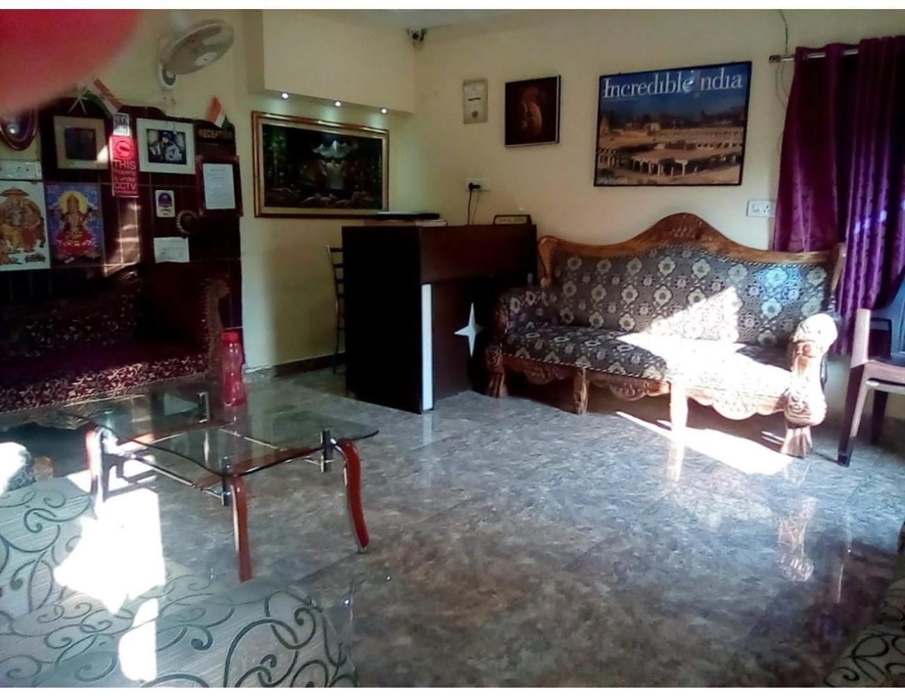 Palace, Homestay