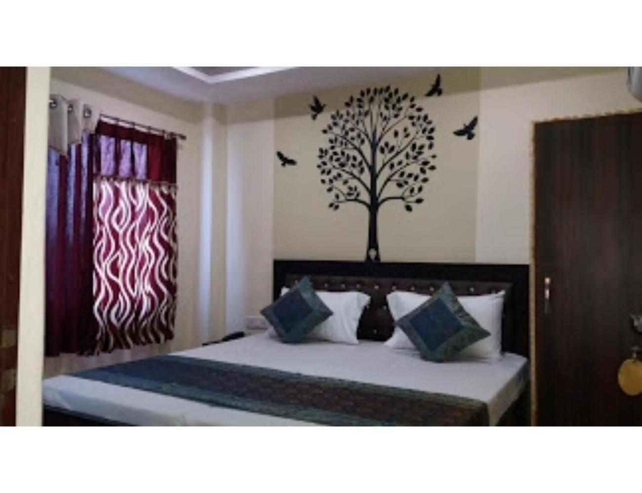 Homestay Palace, *