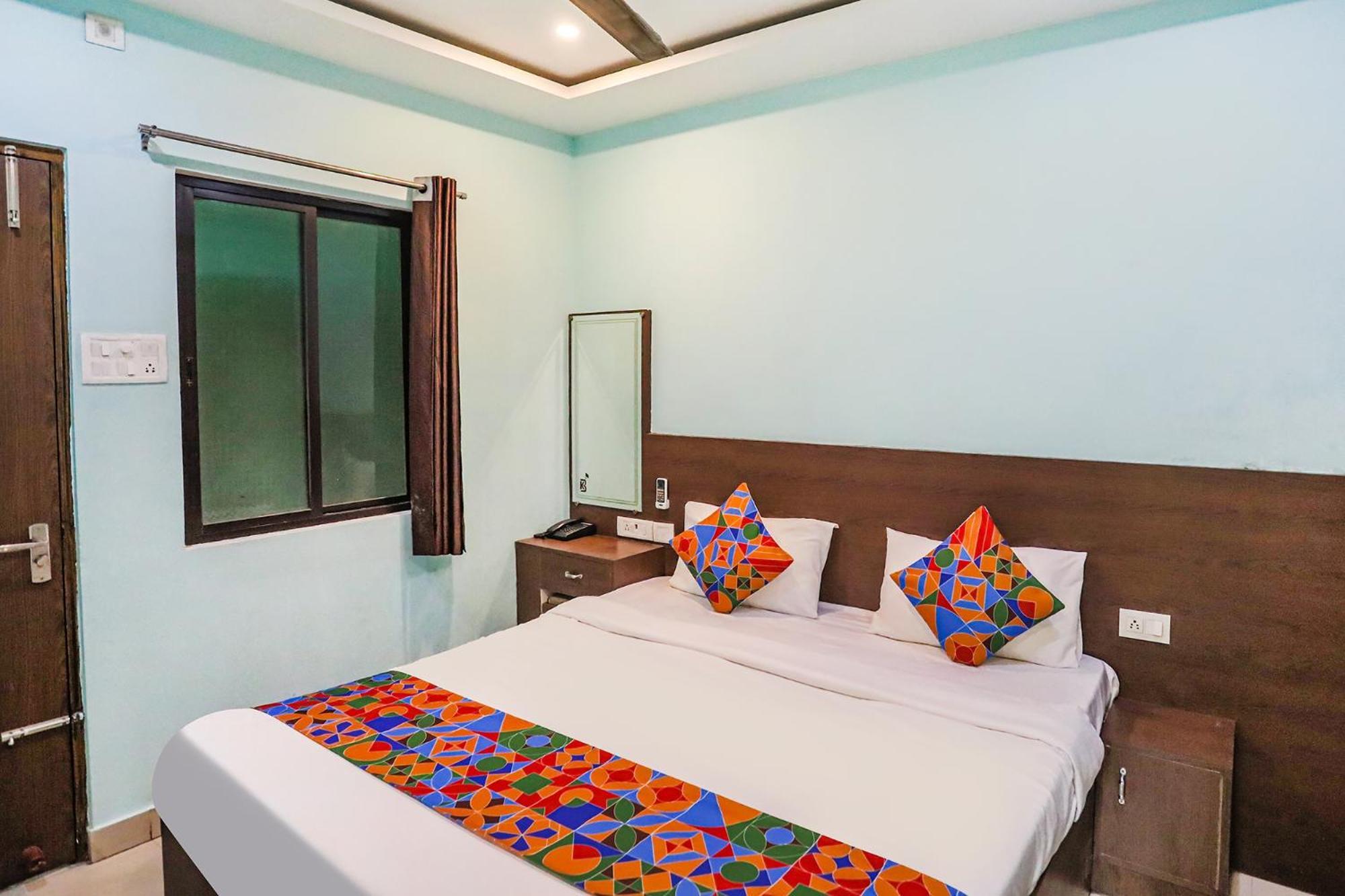 Fabexpress Banarasi Kothi 3*