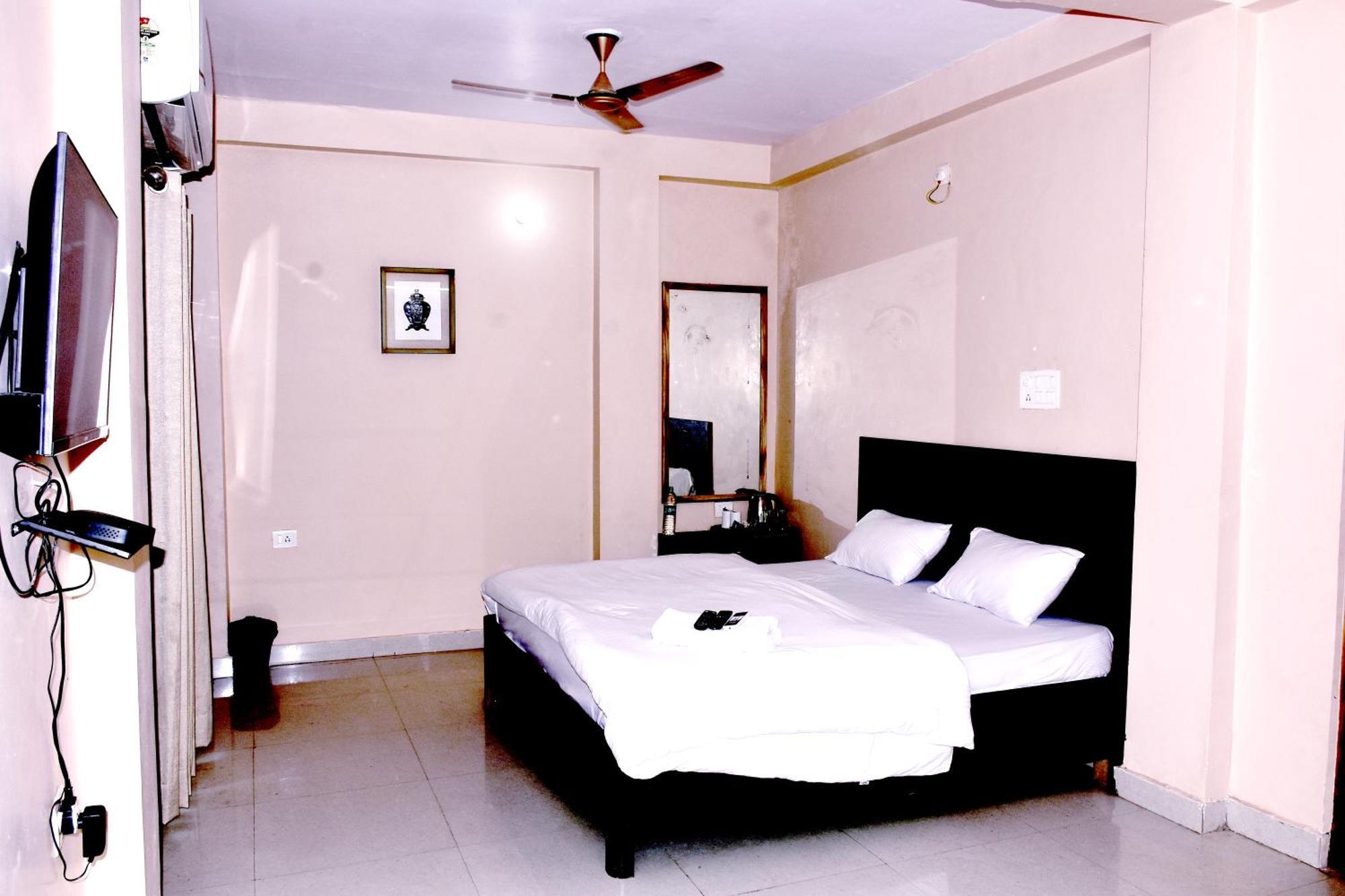 Sampanna * Varanasi