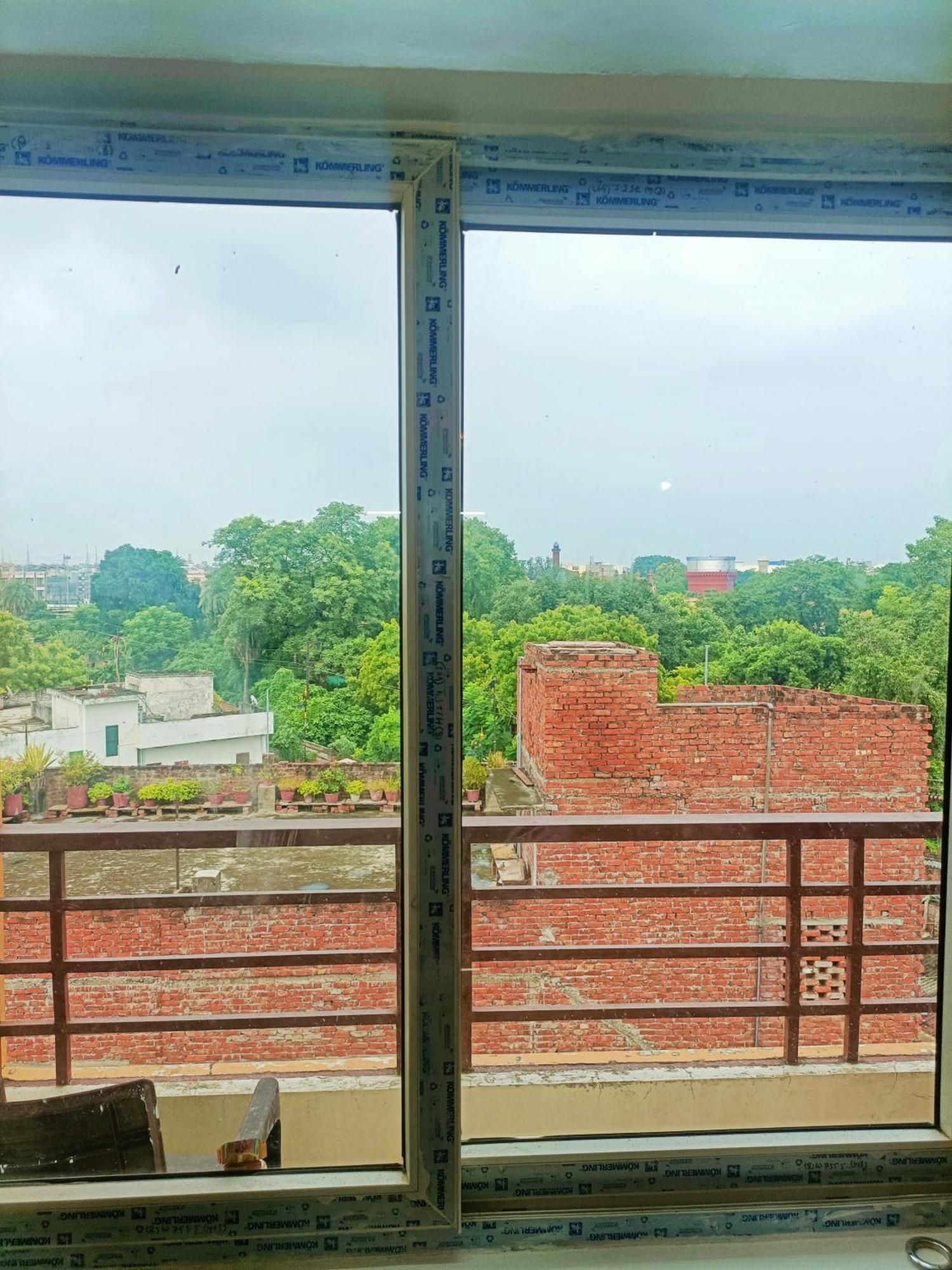 Apartment Pretty Garden View 3bhk Furnished Flat Near Kashi Vishwanath Temple *