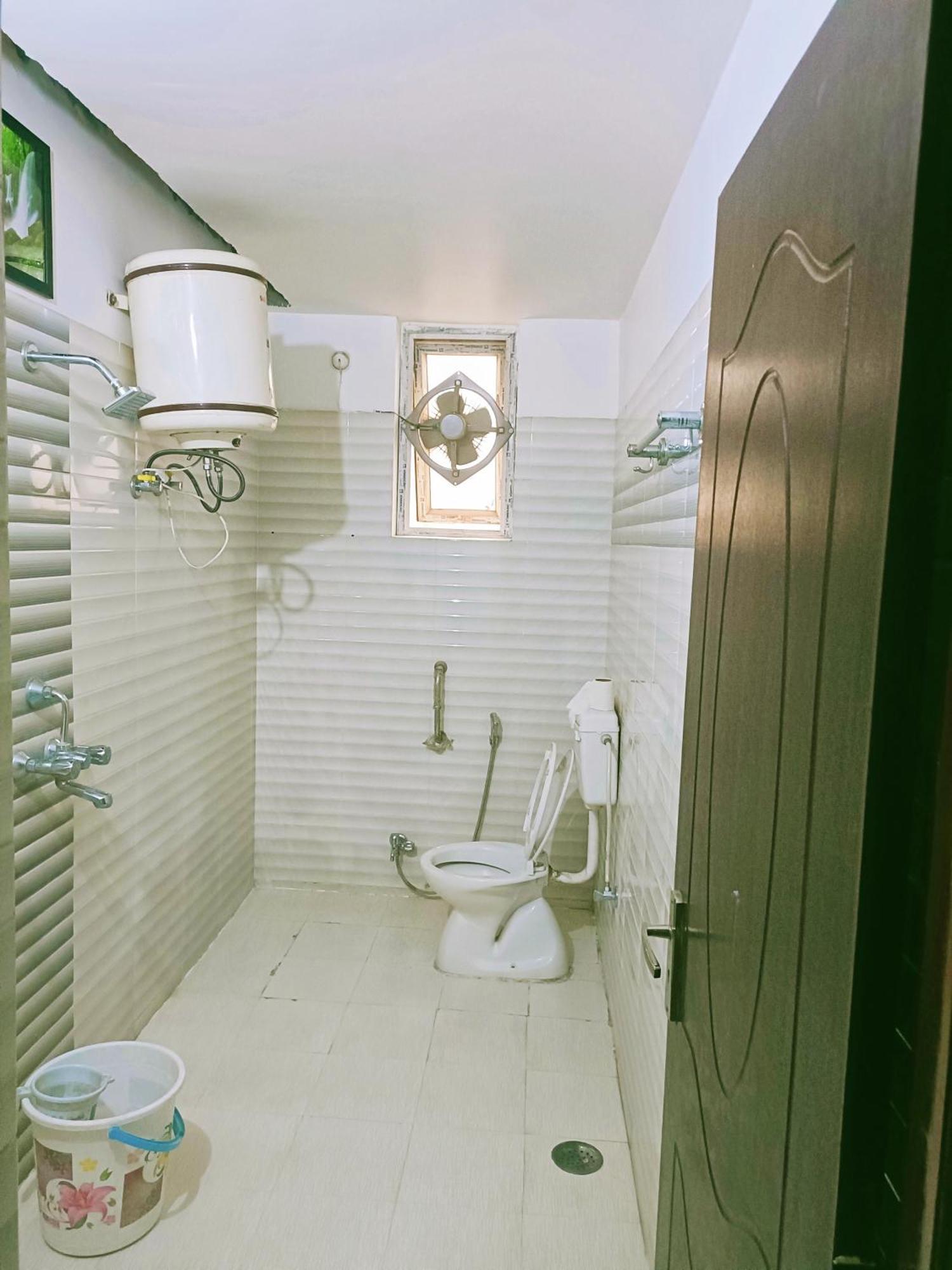 Apartment Pretty Garden View 3bhk Furnished Flat Near Kashi Vishwanath Temple *