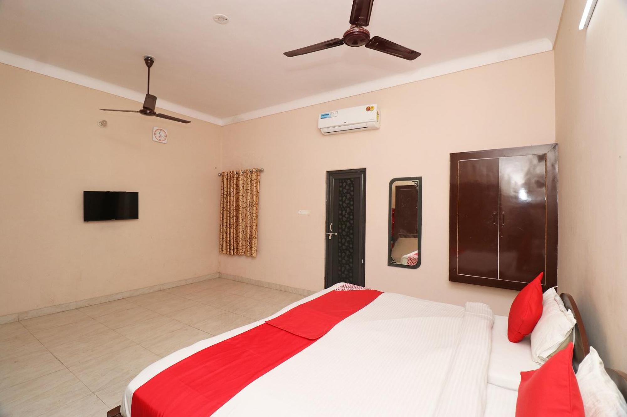 Flagship Chandra Prabha Hotel