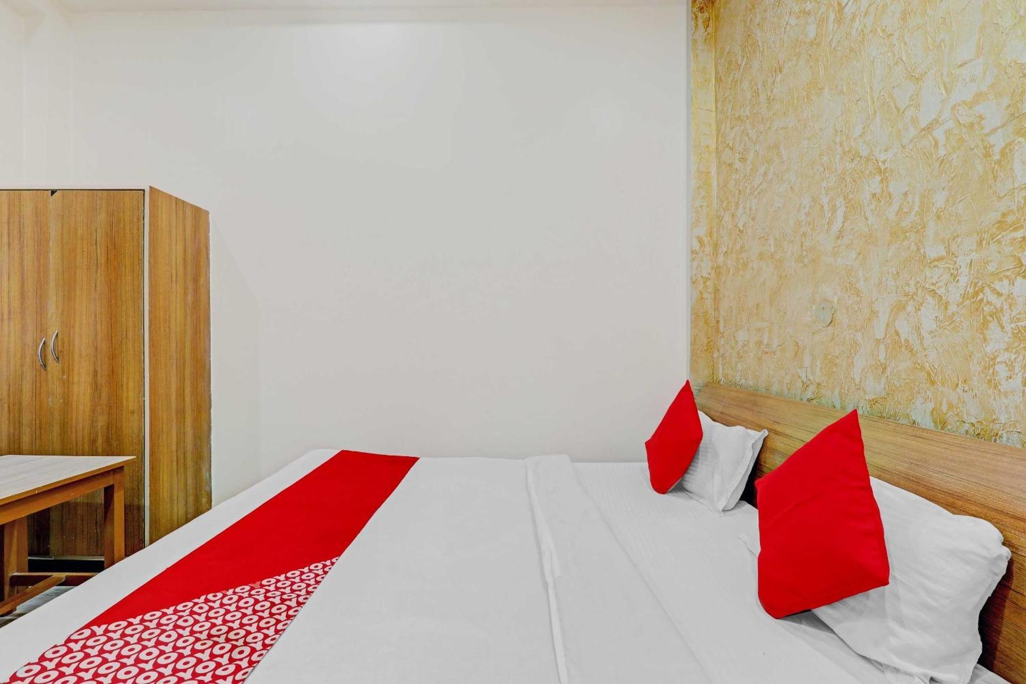 Oyo Flagship 73630 Riz Hotel Varanasi