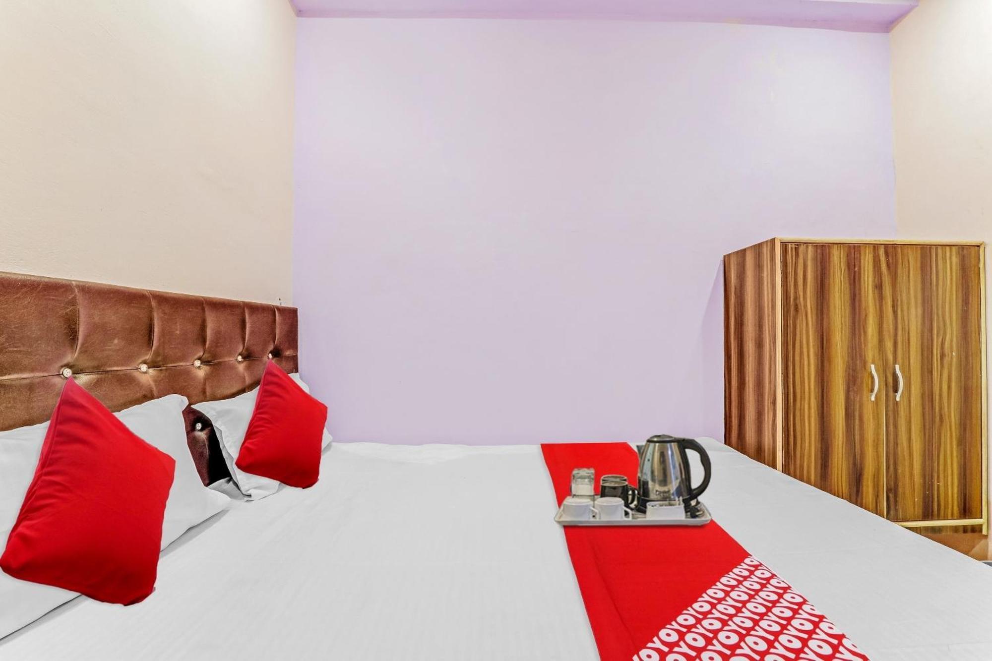 Super Oyo Flagship Sadguru & Family Restaurant Hotel Varanasi