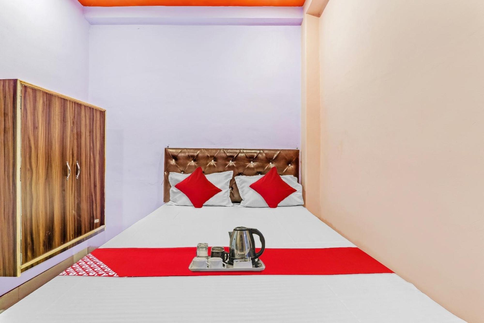 Super Oyo Flagship Sadguru & Family Restaurant 3*