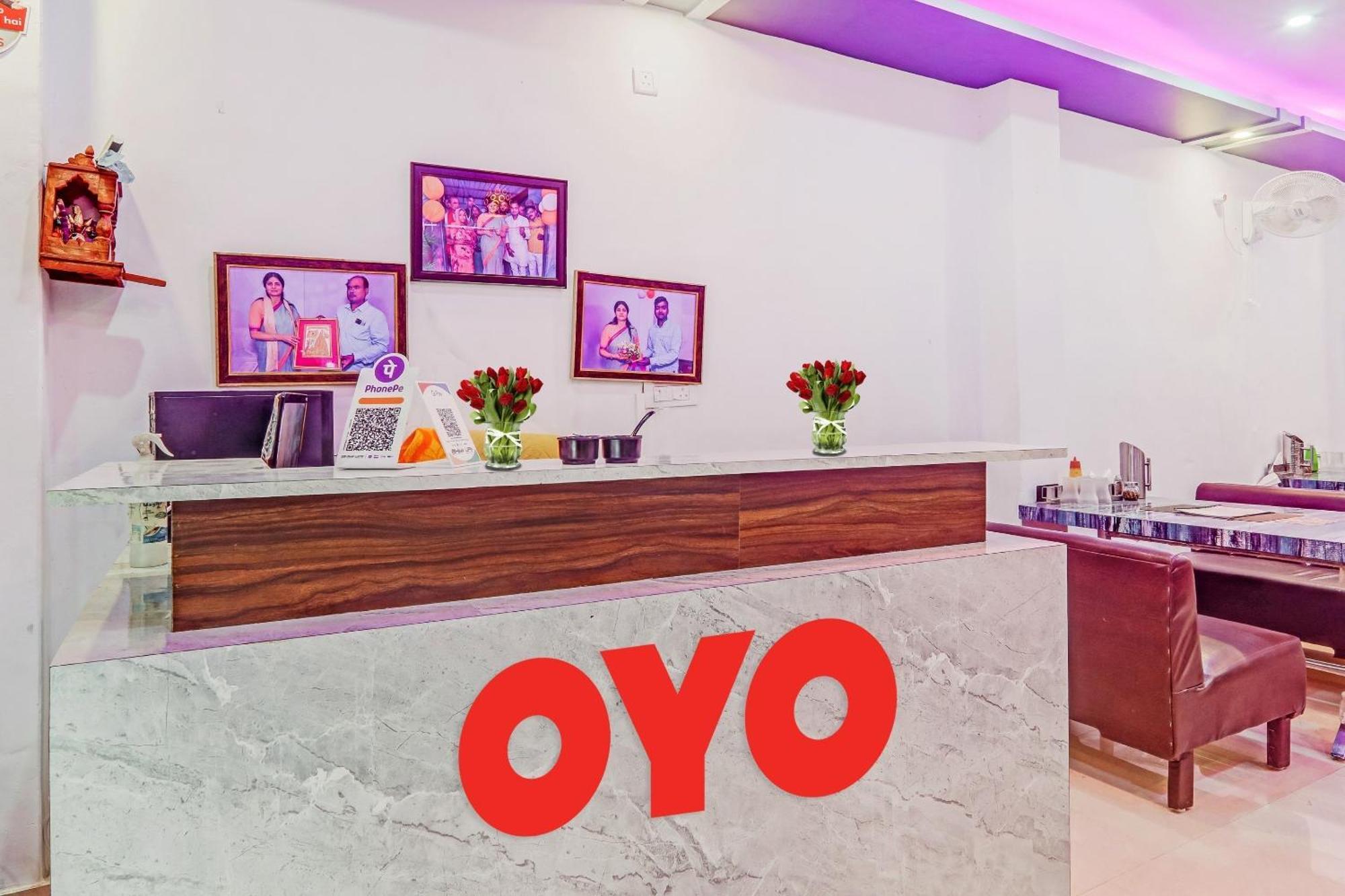 Hotel Super Oyo Flagship Sadguru & Family Restaurant