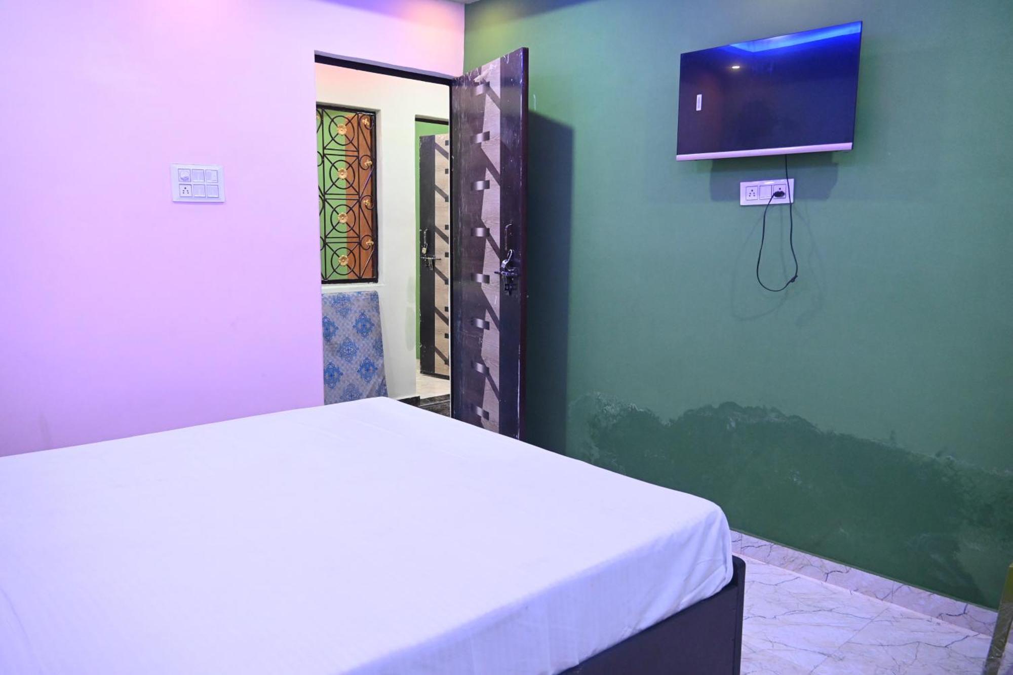 Guest house Swagat Paying Near Ganga River