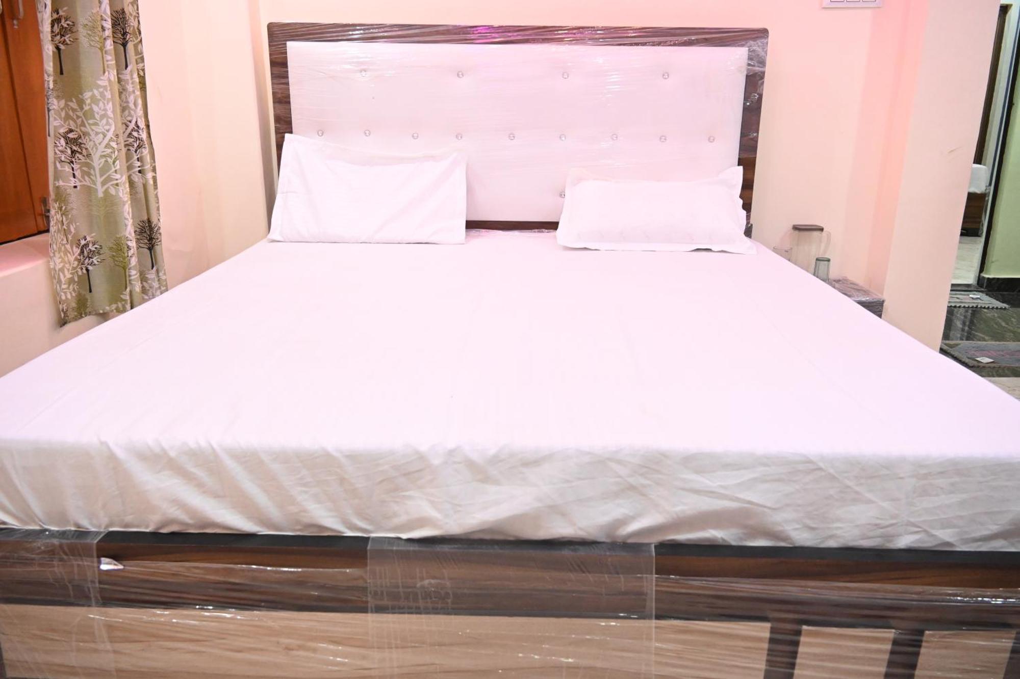 Swagat Paying Near Ganga River Guest house Varanasi