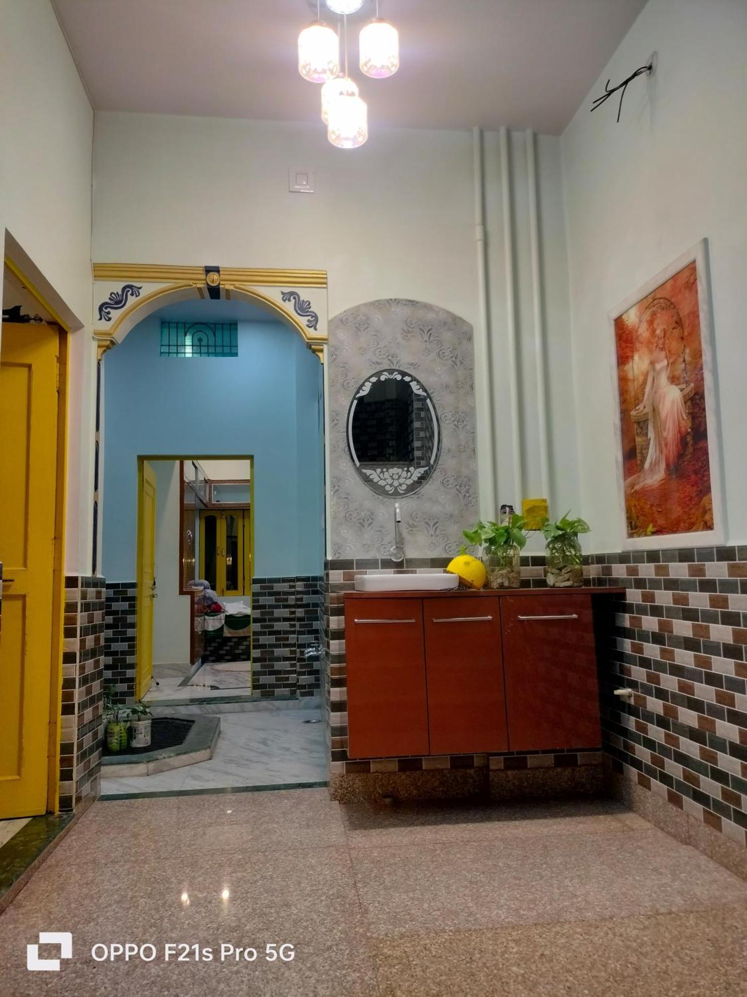 Nidhivan P. Guest house *