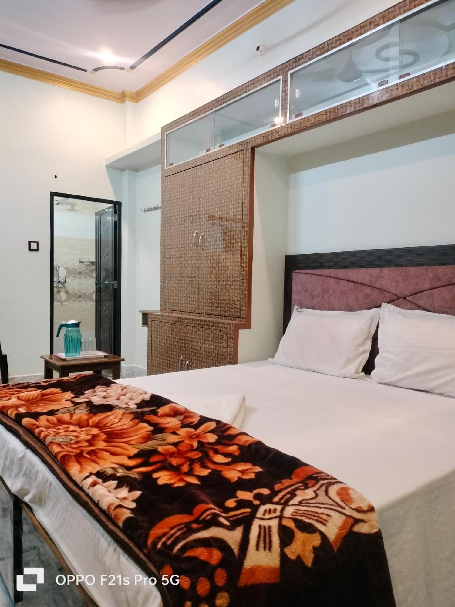 Guest house Nidhivan P. *