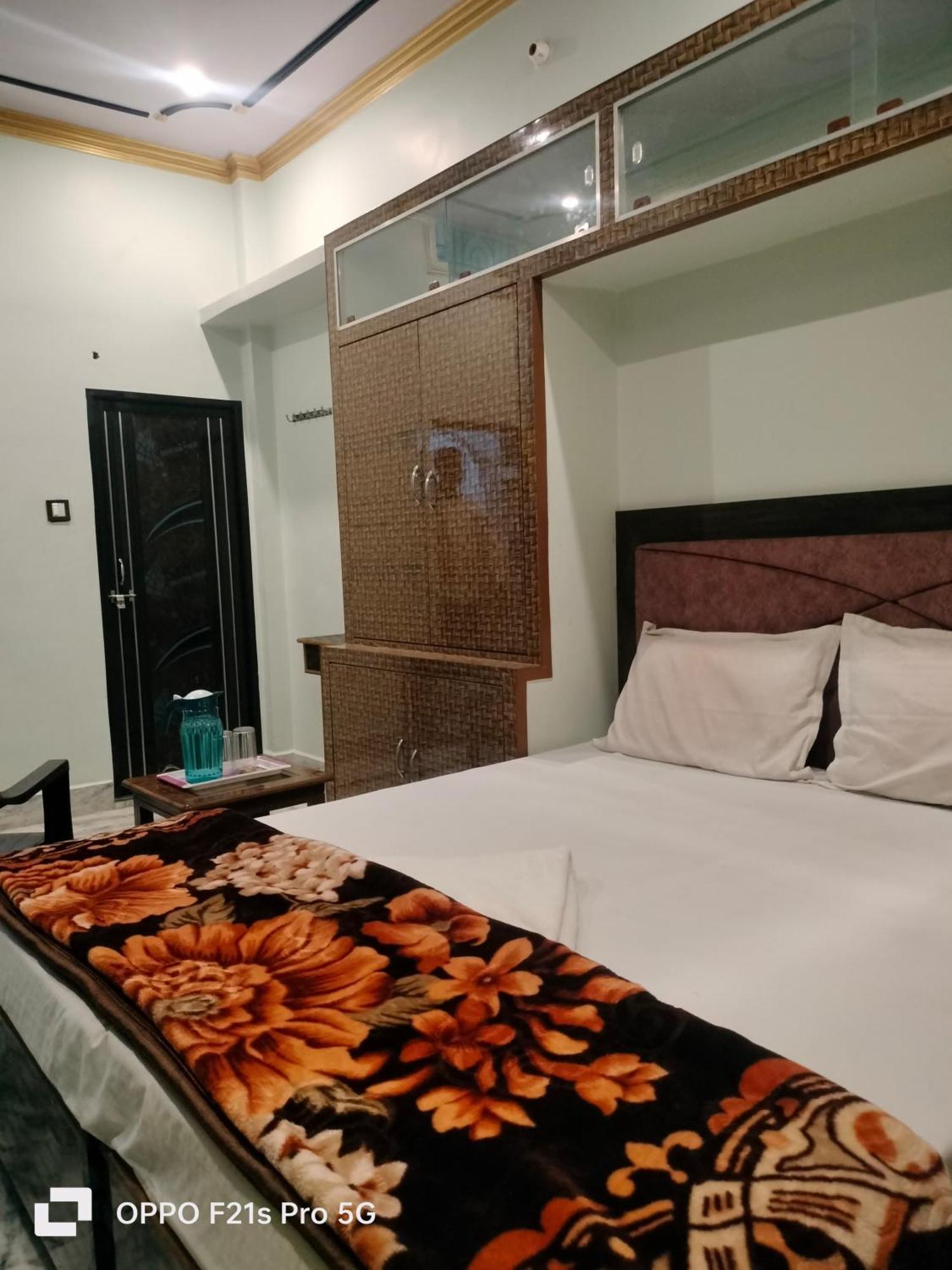 Nidhivan P. Guest house Varanasi