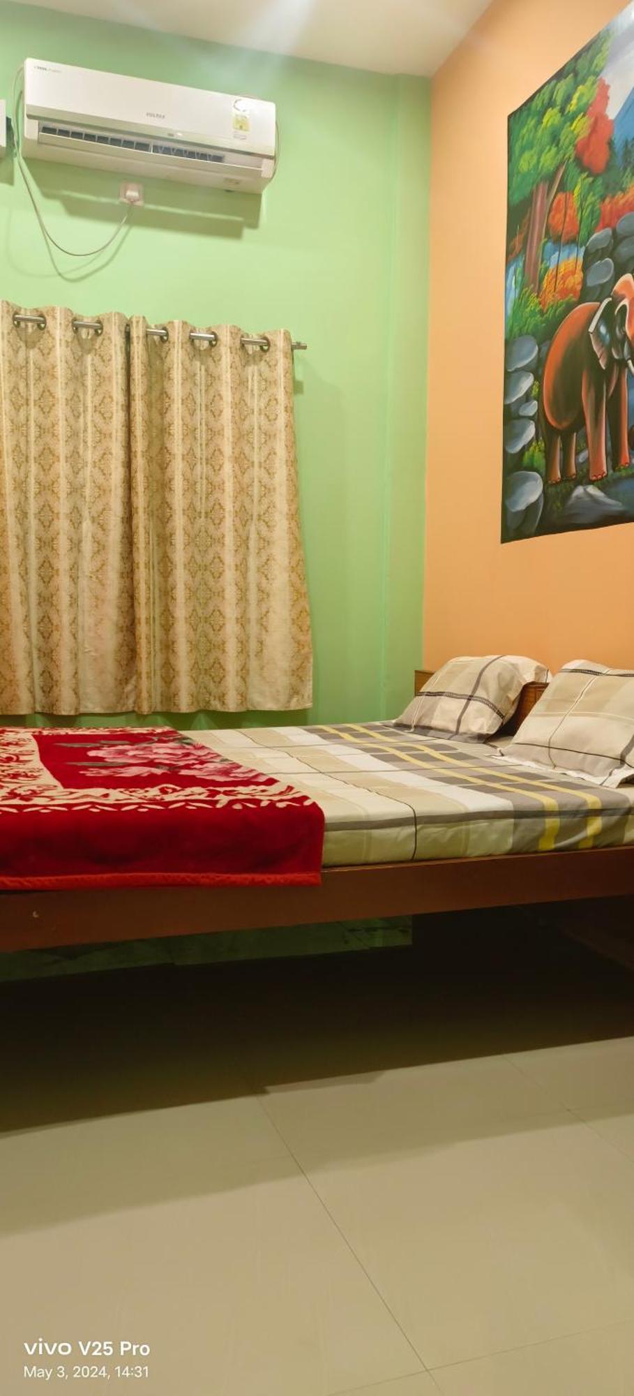 Guest house Lord Shiva Paying *