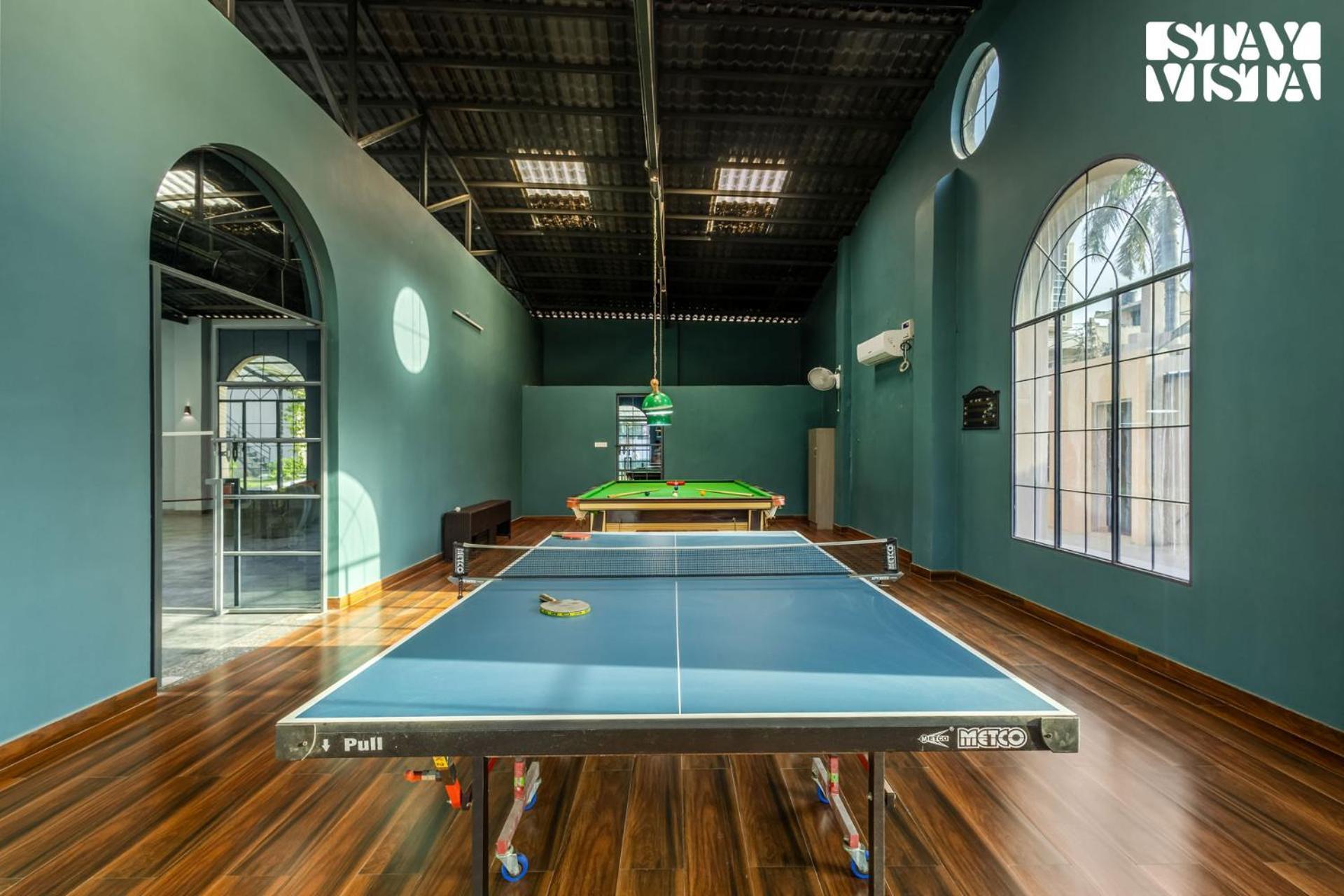 Arcadian Manor With Indoor Pool Indoor-outdoor Games At By Stayvista Varanasi