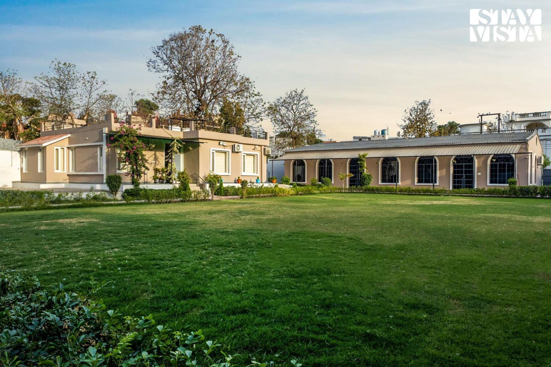 Arcadian Manor With Indoor Pool Indoor-outdoor Games At By Stayvista * Varanasi