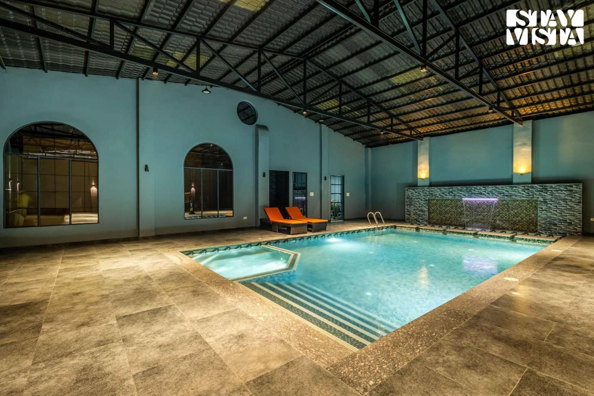 Arcadian Manor With Indoor Pool Indoor-outdoor Games At By Stayvista Varanasi