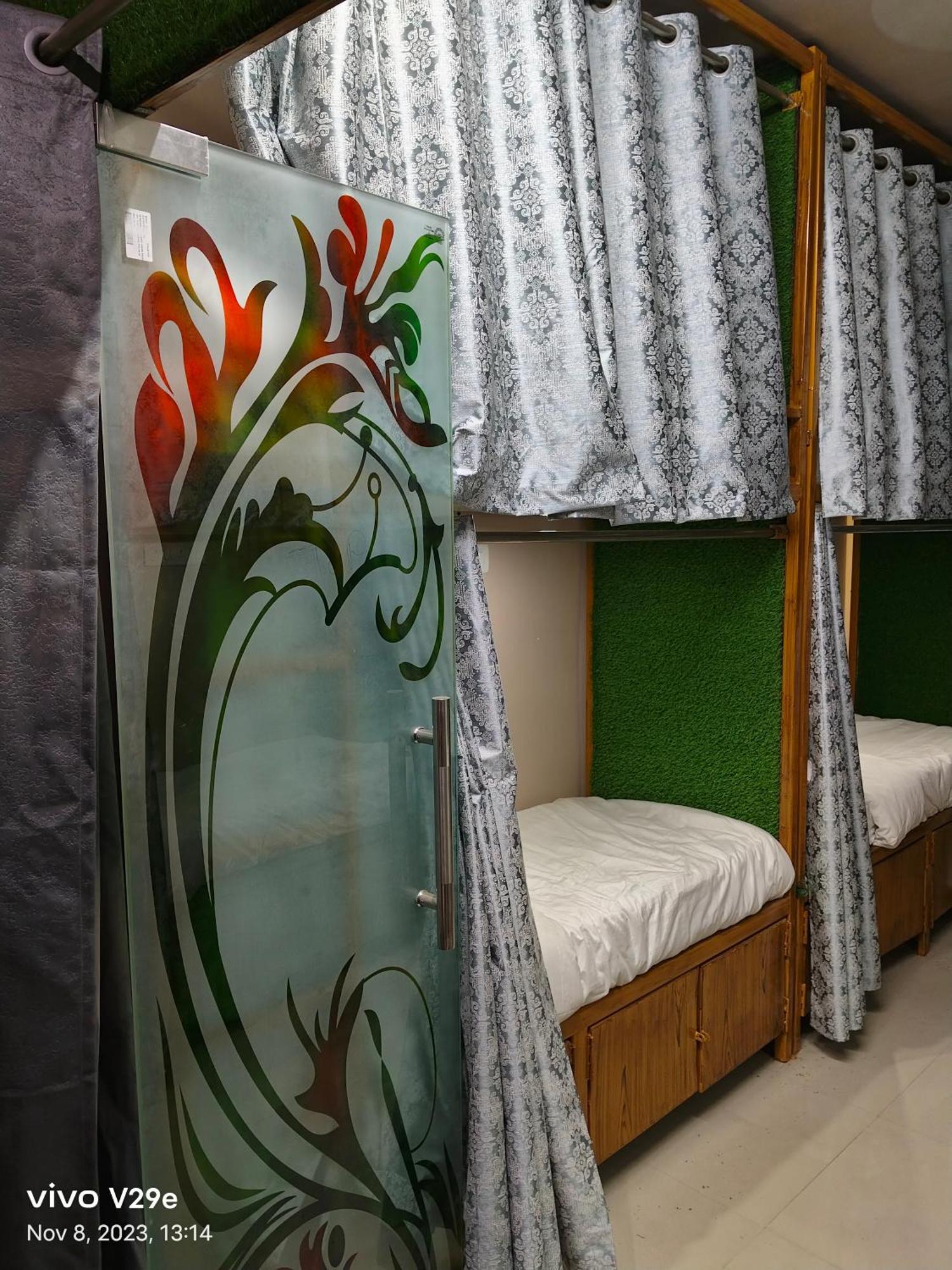 Hostel Shree Madhvam Ac *