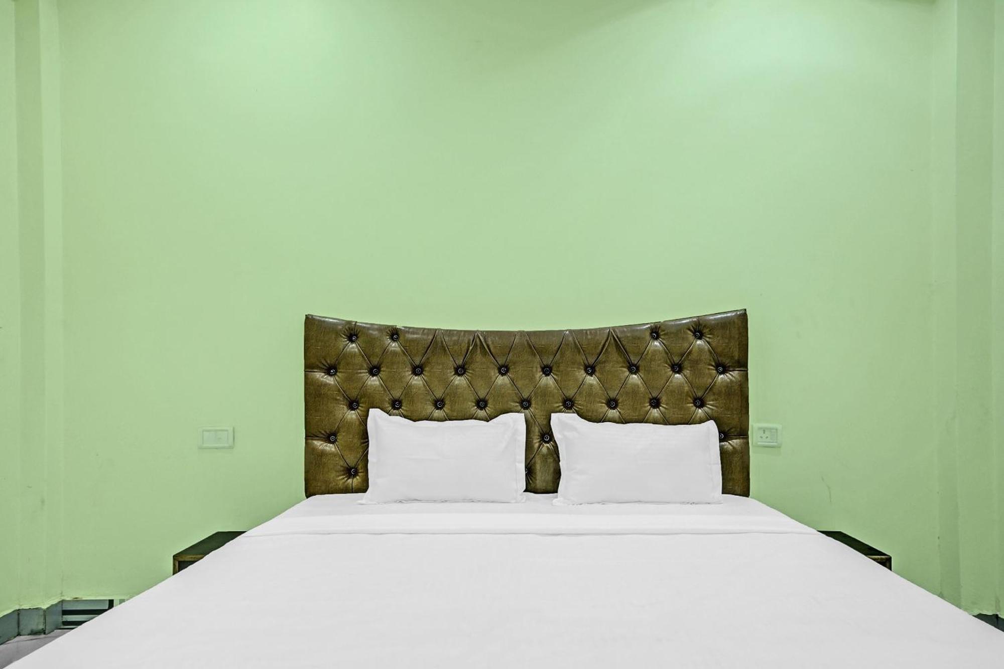 Oyo Flagship Tara Hotel 4*